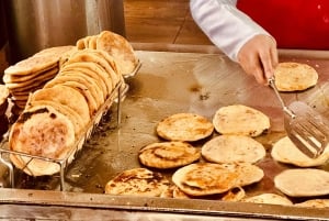 Tour por el estadio de fútbol y comida callejera en Ciudad de México