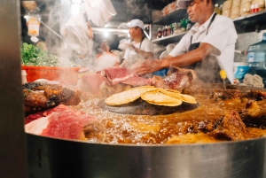 Mexico City: Evening street taco tour and cocktail