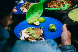 Mexico City: Evening street taco tour and cocktail