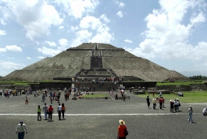 Mexico City: Teotihuacan, Acolman & Piñatas Private Tour