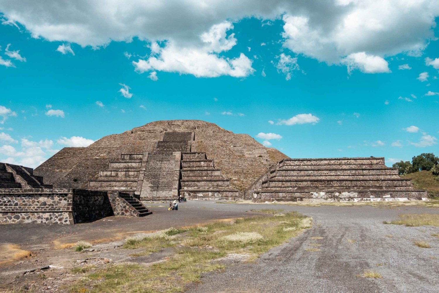 Mexico City: Teotihuacan and Tlatelolco Day Trip by Van in Mexico