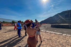 Mexico City: Teotihuacan First Entry Tour with Expert Guide