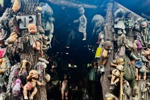 Mexico City: the island of dolls in a kayak