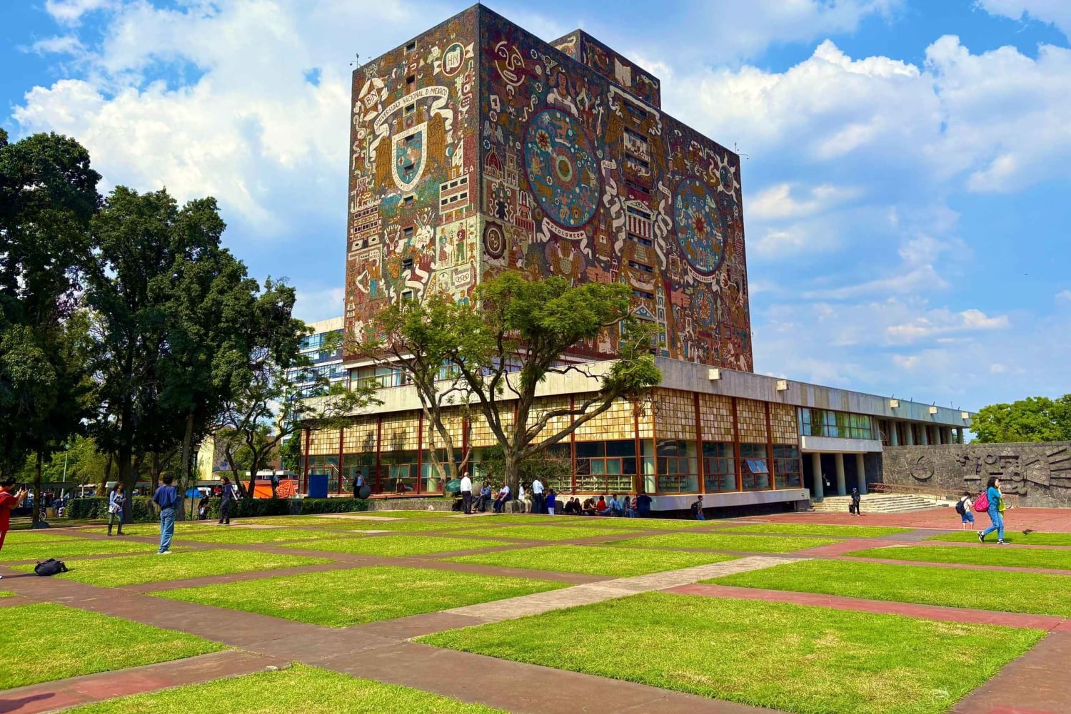 Mexico City: UNAM Campus walking Tour with Guide