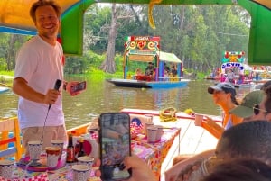 Ciudad de México: Fiesta en barco en Xochimilco con bebidas y aperitivos