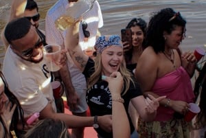 México: Fiesta en barco en Xochimilco con chupitos de tequila