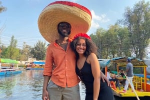 Mexico City: Xochimilco Boat Tour with Lunch and Drinks