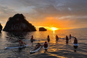 Mismaloya: Los Arcos Aguas Bioluminiscentes Excursión en Kayak y Cuevas