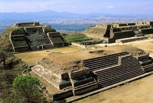 Oaxaca de Juarez: Monte Alban Trip with Transportation