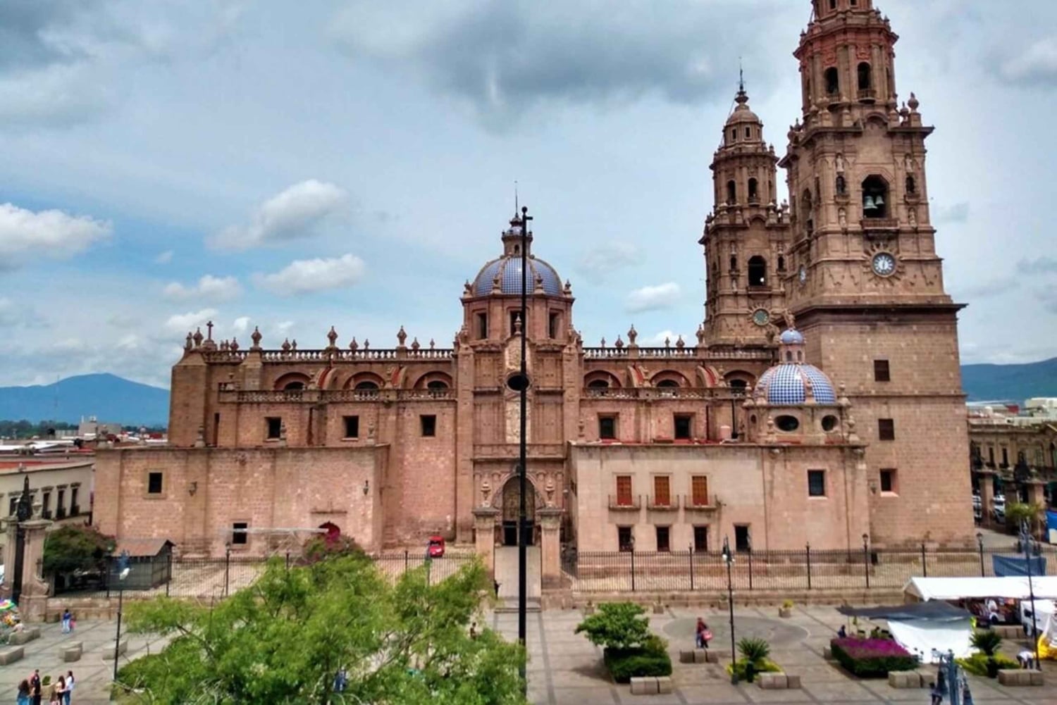 Morelia: Un Viaje por la Historia y la Belleza