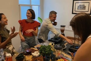 Muchos moles: Clase de cocina y festín de mole multivarietal