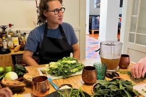 Muchos moles: Clase de cocina y festín de mole multivarietal