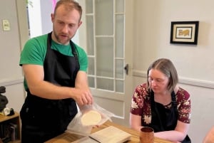 Muchos moles: Clase de cocina y festín de mole multivarietal