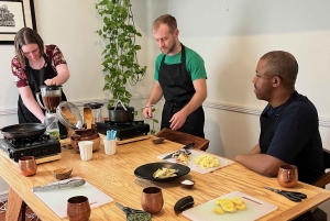 Muchos moles: Clase de cocina y festín de mole multivarietal