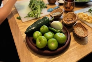 Muchos moles: Clase de cocina y festín de mole multivarietal