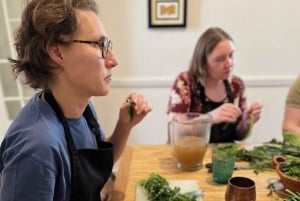 Muchos moles: Clase de cocina y festín de mole multivarietal