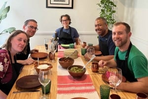 Muchos moles: Clase de cocina y festín de mole multivarietal