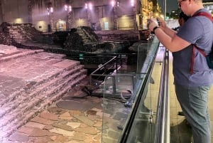 Night walking tour of Mexico City with an option to visit Torre Latino