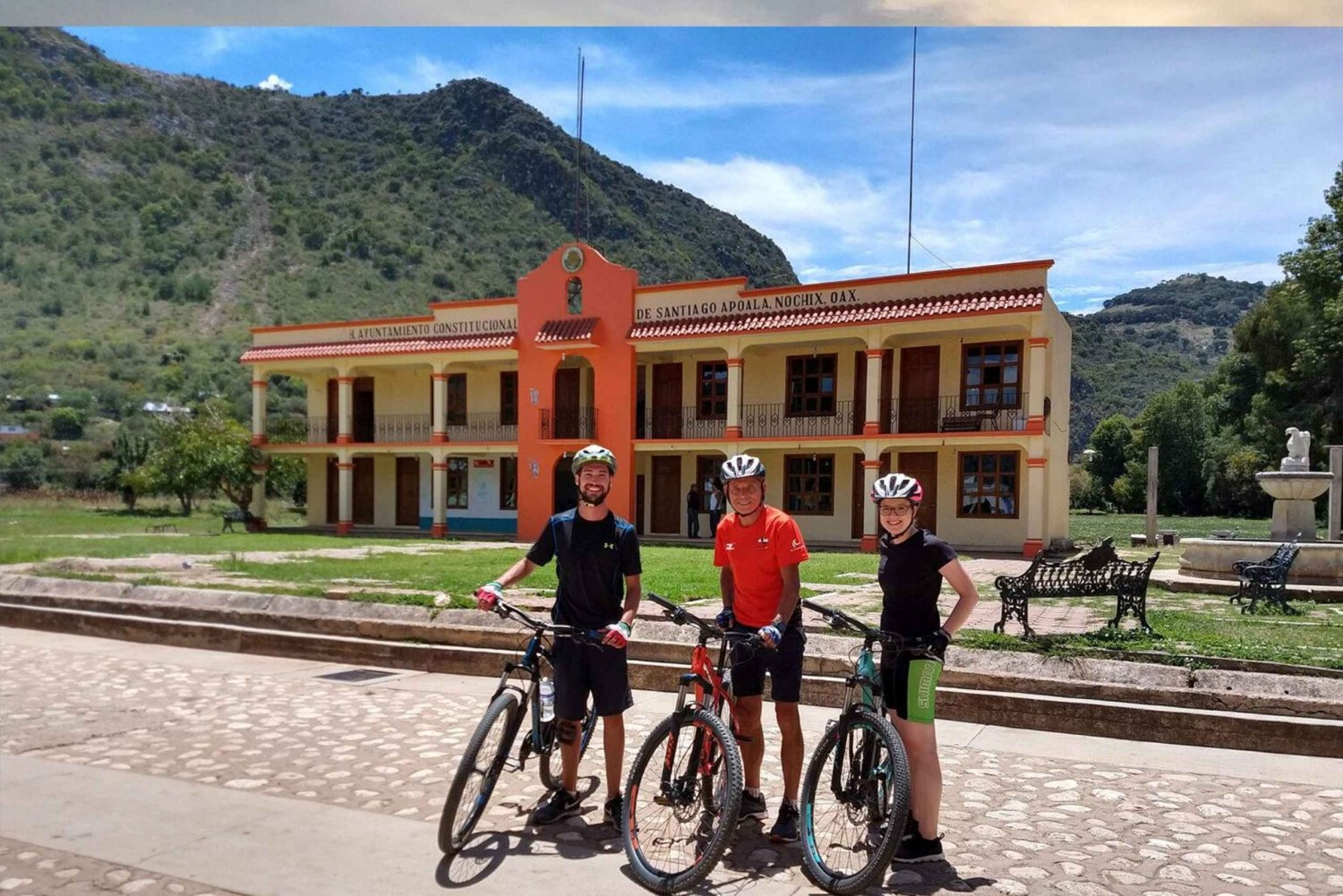 Oaxaca: Cascadas de Apoala 1 Day Bike and Hike tour