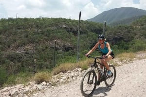 Oaxaca: Cascadas de Apoala 1 Day Bike and Hike tour