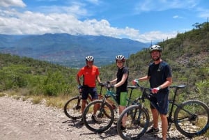 Oaxaca: Cascadas y Mangos 2 Días Excursión en Bicicleta