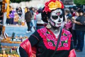 Oaxaca: Day of the Dead Evening Walking Tour with Dinner