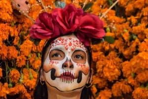 Oaxaca: Tour a pie nocturno del Día de Muertos con cena