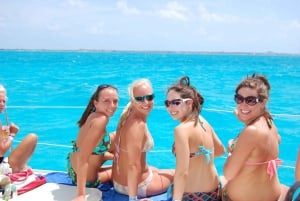 Only Adults Catamarán Party to Isla Mujeres lunch & Open Bar