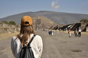 Pirámides de Teotihuacan completas sin tiendas ni restaurantes