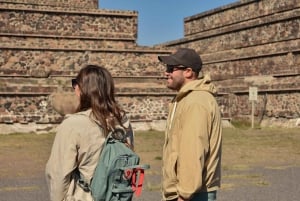 Pirámides de Teotihuacan completas sin tiendas ni restaurantes