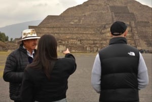 Pirámides de Teotihuacan completas sin tiendas ni restaurantes