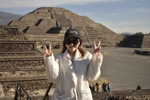 Teotihuacan Pyramids complete without shops or restaurants