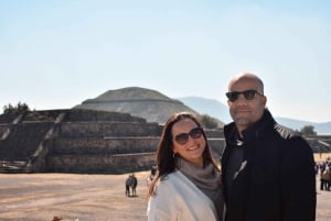 Pirámides de Teotihuacan completas sin tiendas ni restaurantes