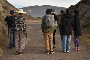 Pirámides de Teotihuacan completas sin tiendas ni restaurantes