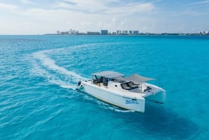 Catamarán Privado- Isla Mujeres - Snorkel en el Arrecife y Barra Libre