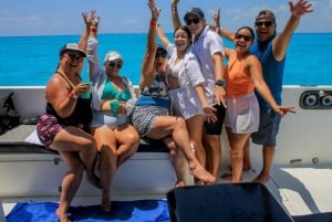 Catamarán Privado- Isla Mujeres - Snorkel en el Arrecife y Barra Libre