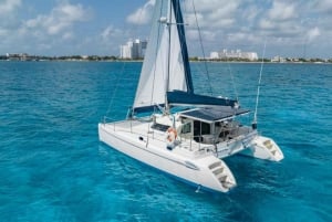 Private Catamaran to Cancun- Snorkeling & Open Bar