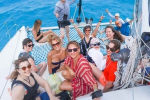 Private Catamaran to Cancun- Snorkeling & Open Bar