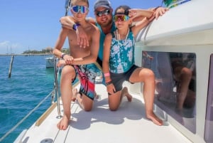 Private Catamaran to Cancun- Snorkeling & Open Bar