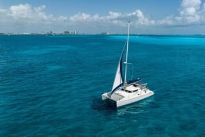 Private Catamaran to Cancun- Snorkeling & Open Bar