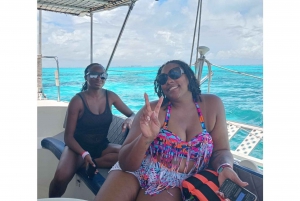 Private catamaran to Isla Mujeres (lunch+transportation)