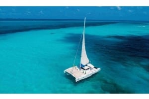 Private catamaran to Isla Mujeres (lunch+transportation)