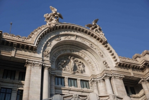 EXCLUSIVE TOUR to Palacio de Bellas Artes - small groups