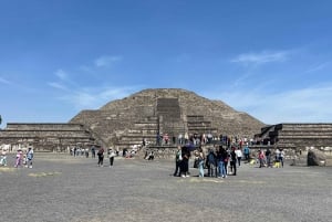 Private tour to Teotihuacan archaeological site from Mexico City.