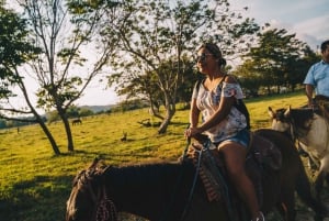 Puerto Escondido: paseo a caballo al atardecer