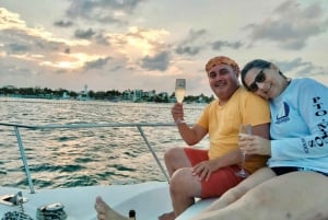 Puerto Morelos: Romantic yacht ride at sunset