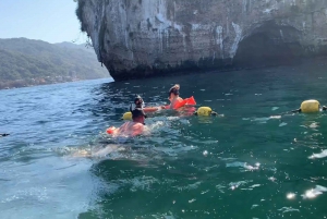 Puerto Vallarta: 3-Hour Snorkeling and Sailing in Los Arcos