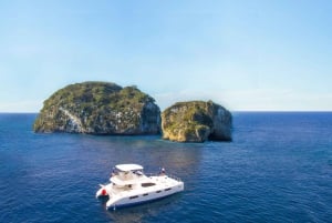 Puerto Vallarta: Luxury Sailing Trip with Snorkel