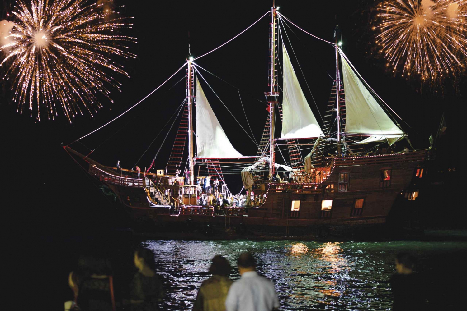Puerto Vallarta: Pirate Cruise with Dinner and Show