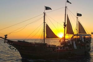 Puerto Vallarta: Pirate Cruise with Dinner and Show